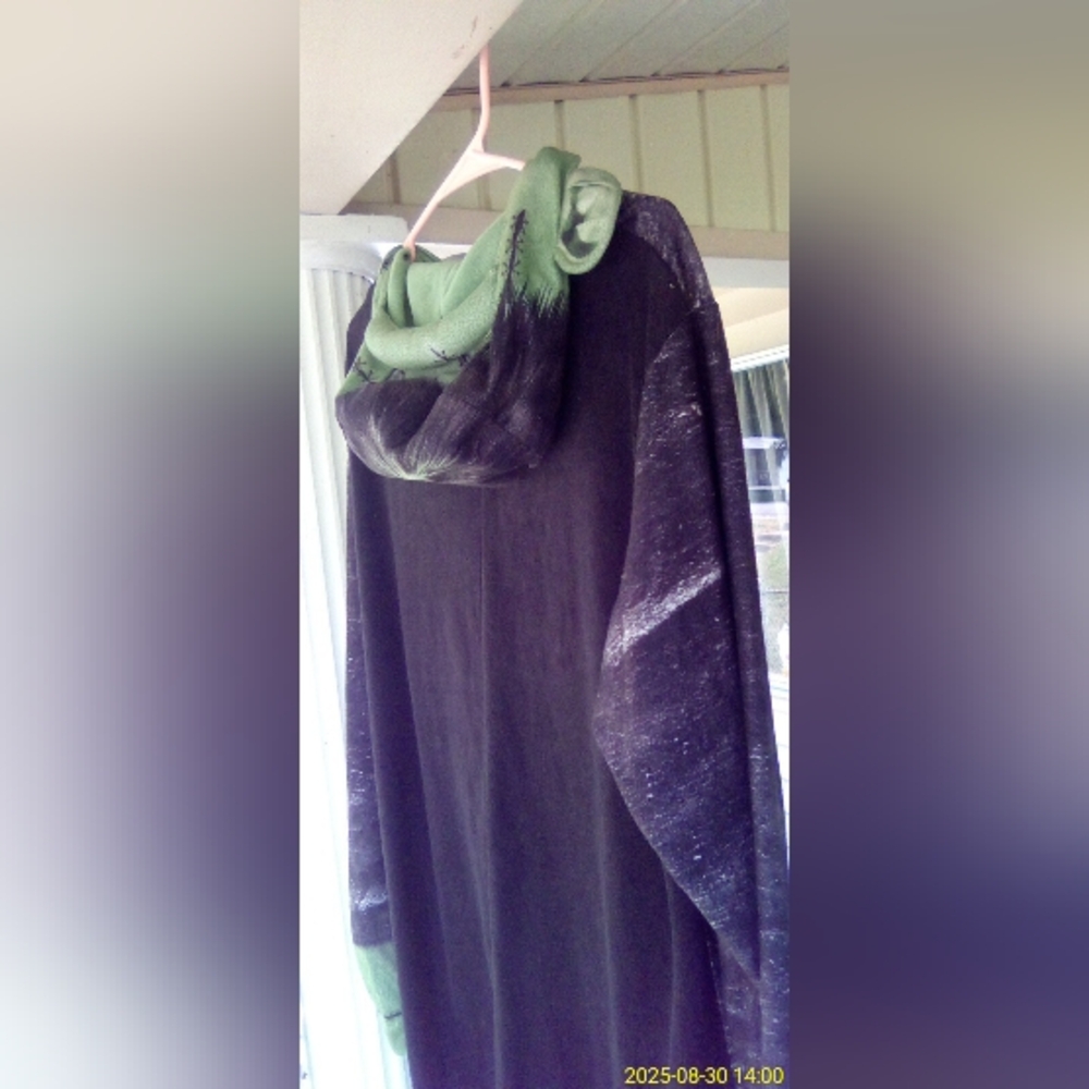 Elegant Black and Green Women's Sweater